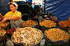 Thai-Marktstand Essen exotische Nahrung in Schsseln